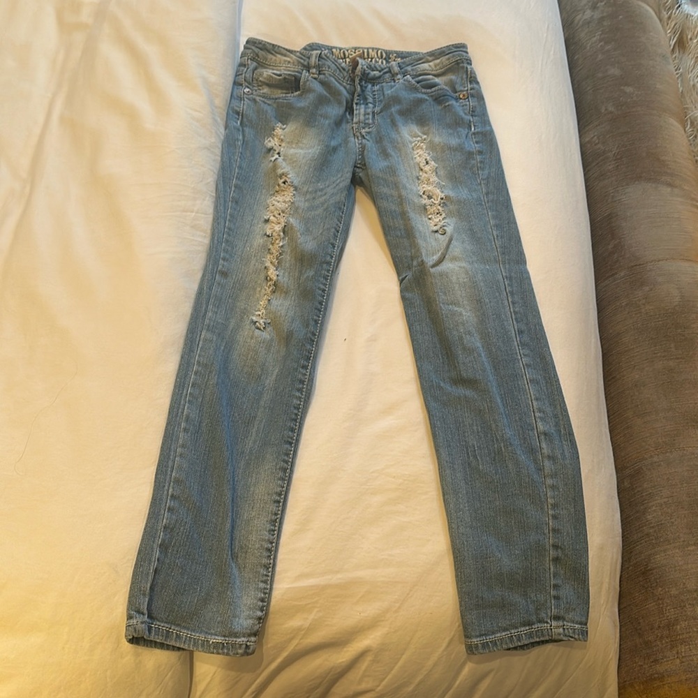 Cropped ripped ankle jeans